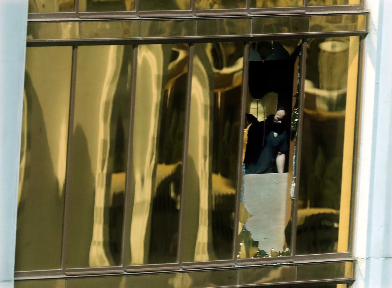 Dentro de la suite 32-135: así quedó la habitación desde donde Paddock perpetró la masacre de Las Vegas