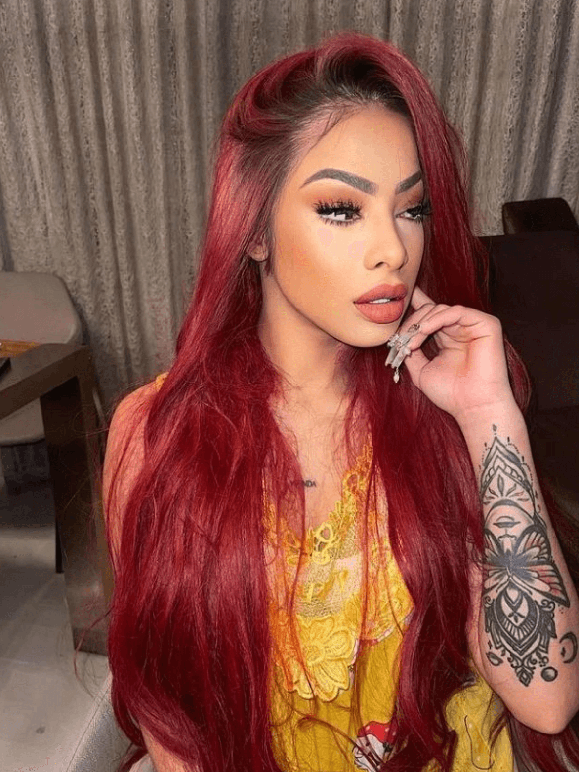 <a href="https://www.univision.com/musica/las-parejas-mas-hot-de-la-musica" target="_blank">La esposa de Anuel AA</a>, se llevó muchos halagos de admiradores que elogiaron su ‘look’ en color rojo cobrizo. Para algunos fanáticos de la dominicana este tono resaltaba su bella cara.