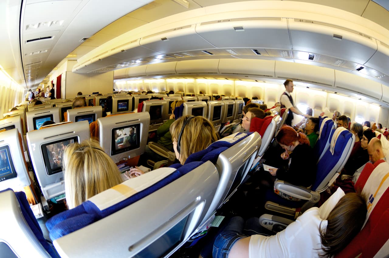 El espacio en la clase económica de un 747 de Virgin-Atlantic, en un vuelo entre Londres y Nueva York . Después del final de la producción se seguirán viendo volar estas naves durante décadas, especialmente como transporte de carga.