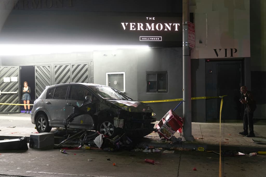 Entre
<b> los heridos hay varias mujeres que estaban haciendo fila para entrar a la discoteca,</b> informó el capitán de bomberos de Los Ángeles.