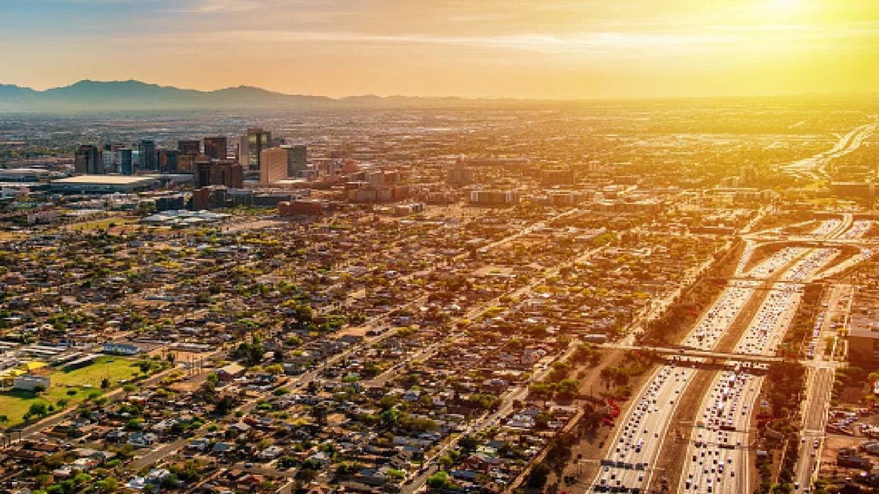 <h3 class="cms-H3-H3">1. Phoenix, Arizona | -6.7%</h3>
<br>
<br>La ciudad donde más ha caído la renta media. En enero de este año era de $2,016.