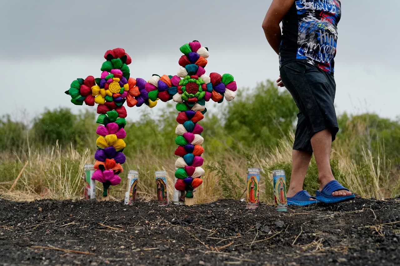 San Antonio ha sido un lugar en el que se han dado este tipo de tragedias de forma recurrente. En 2017, allí se encontraron diez migrantes muertos en un camión aparcado en un Walmart en la ciudad. En 2003 fueron encontrados 19 migrantes abrasados en un camión en el sureste de la ciudad. Y más de 50 aparecieron en un trailer en 2018.
