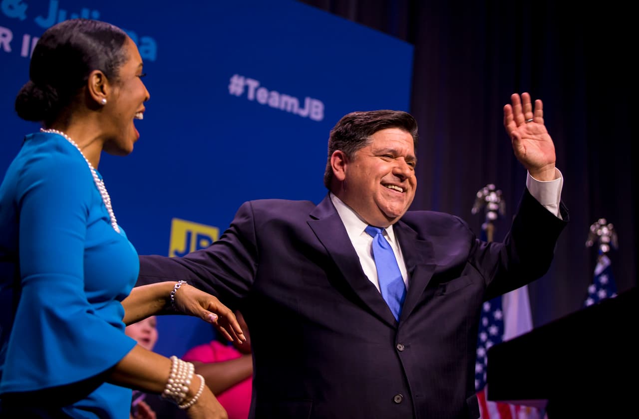 El demócrata 
<b>J.B. Pritzke</b>r impidió la reelección del republicano Bruce Rauner como gobernador de Illinois.