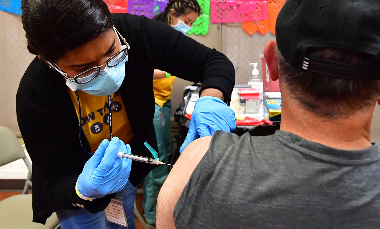 La temporada de Acción de Gracias trae aumento de hospitalizaciones por covid-19 en todo el país 