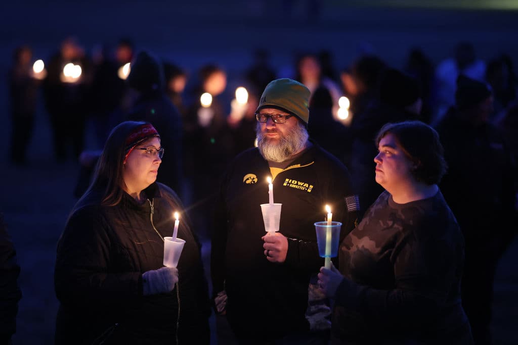 "Fue realmente aterrador": los testimonios de los sobrevivientes del tiroteo en la escuela de Iowa