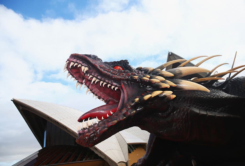 <b>3. DRAGONES</b>
<br>Desde tiempos ancestrales, en culturas orientales y en otras como los griegos, se ha hablado de estas criaturas mitológicas aladas, que escupen fuego y rondan los aires y están presentes hasta la actualidad en relatos de fantasía. Pero, ¿realmente habrán existido en algún momento?