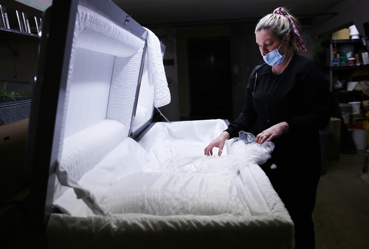 FEMA pagará hasta $35,000 por funerales de familiares que fallecieron debido al coronavirus en California