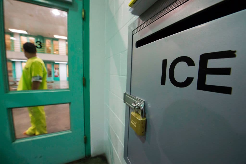 Ordenan a ICE modificar el sistema de fianzas para inmigrantes detenidos en California