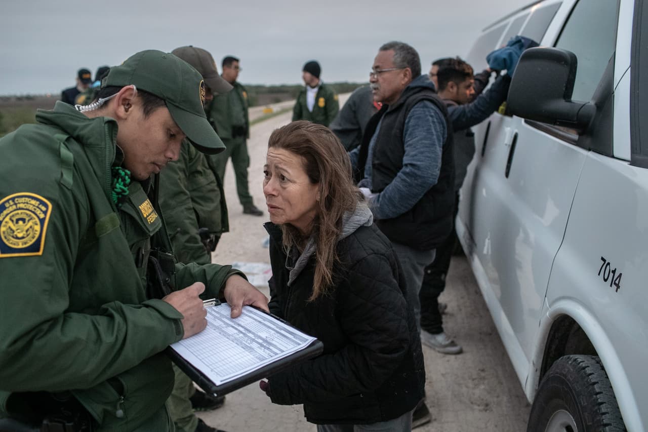 Oleada migratoria: aumenta arresto de niños y gobierno de Biden incumple plazo de detenciones