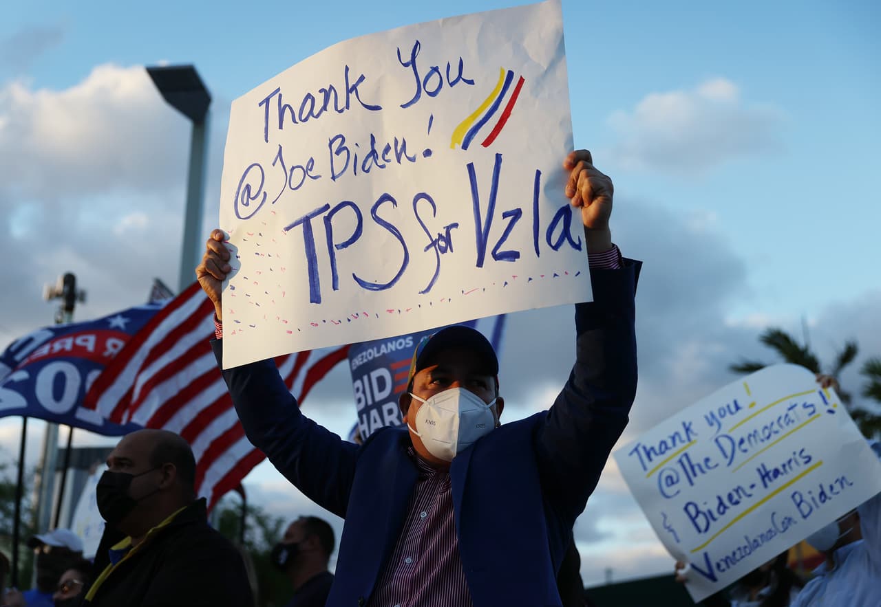 A días de un plazo clave, legisladores demócratas presionan al gobierno para extender el TPS de Venezuela