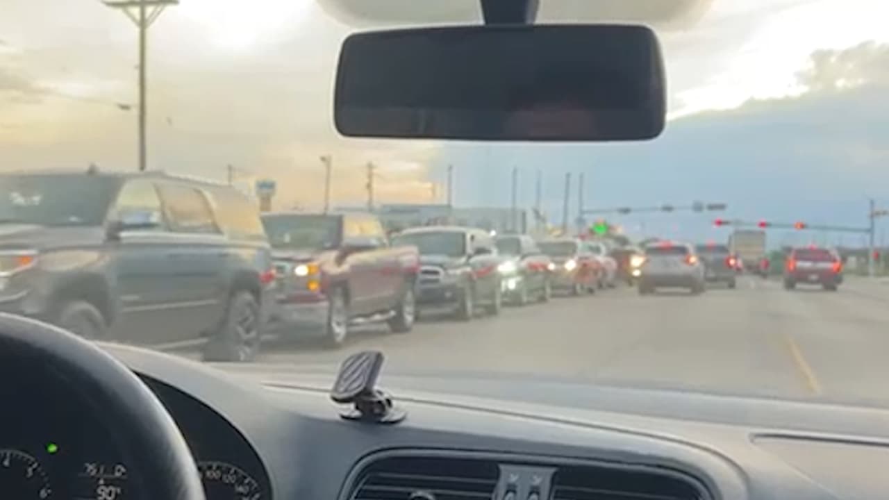 Si vas a cruzar a México en estas fiestas decembrinas, lleva mucha paciencia, porque hay largas filas en los puentes. Apégate a las restricciones de objetos que te presentamos a continuación.