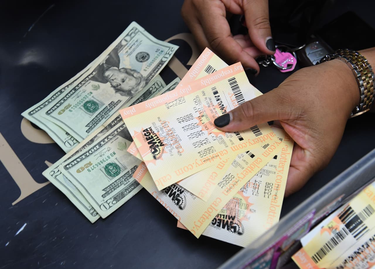 Finalmente, debes tener en cuenta que si ganas la lotería y 
<b>decides regresar a tu país de origen</b>, debes considerar que es posible que también debas pagar impuestos a las autoridades fiscales nacionales.