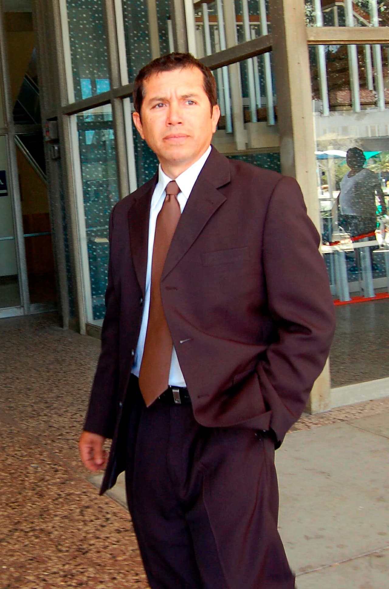 <b>Marín se dio a la fuga</b> cuando supo que tenía una orden de arresto y estuvo prófugo por nueve años, finalmente fue capturado en abril de 2006.
<br>