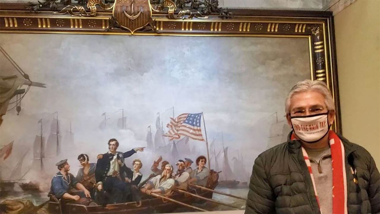 <b>Frank Scavo</b>
<br>
<br>Fue condenado a 60 días de prisión. Había sido declarado culpable de alquilar autobuses para transportar a aproximadamente 200 residentes de Pensilvania a Washington DC para la manifestación. 
<br>