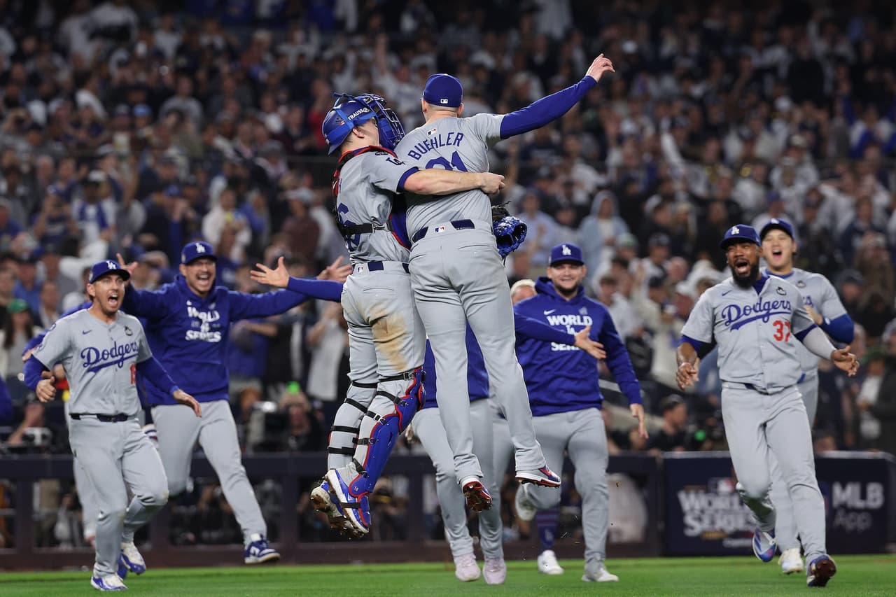 En los anteriores 11 enfrentamientos, los Yankees llevan la ventaja tras haberse impuesto en ocho ocasiones (1941, 1947, 1949, 1952, 1953, 1956,1977 y 1978).