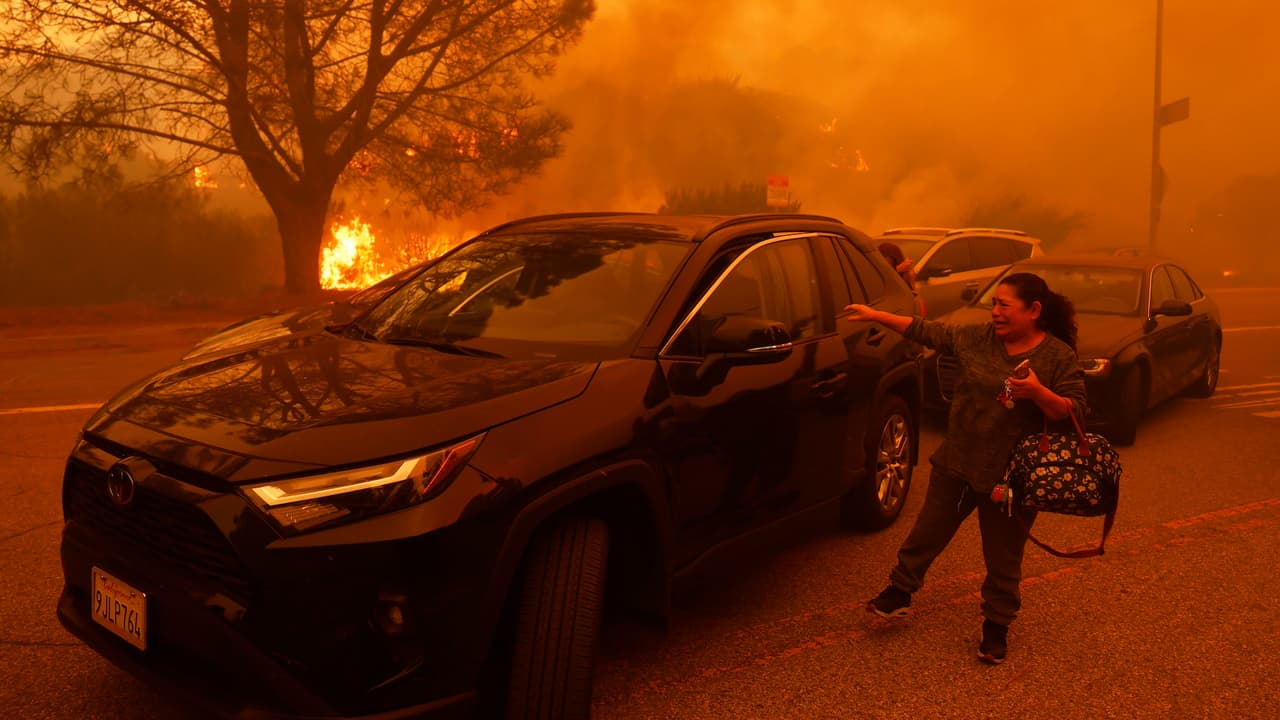 Incendio arrasa 200 acres en Pacific Palisades y provoca evacuaciones masivas en zonas de Los Ángeles