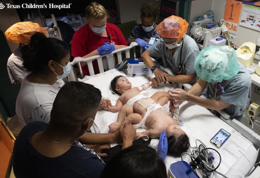 <b>La familia, que vivía en Las Vegas</b>, decidió trasladarse a Houston a mitad del embarazo de Lorena para poder recibir atención prenatal de expertos en medicina materno-fetal en el Texas Children's Fetal Center.
<br>