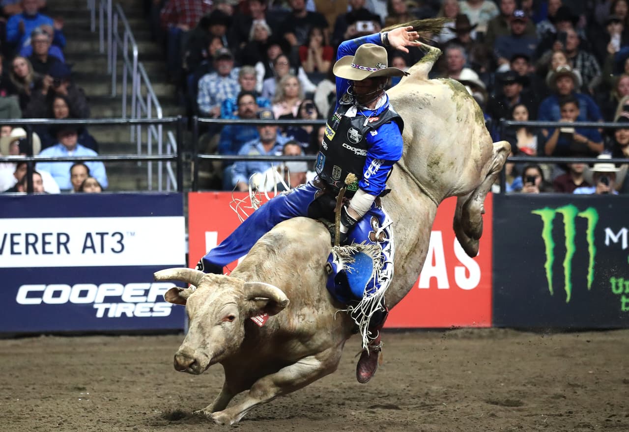 El 
<b>rodeo</b> de Houston, evento que no se cancelaba desde hace más de 80 años, también fue suspendido.