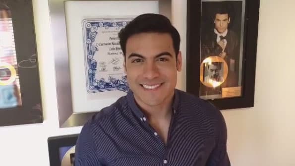 “Como dice mi canción ‘Me muero’, la prisa no nos debe apurar. Todo tiene que llegar a su tiempo, la vida hay que disfrutarla bien”, explicó.
