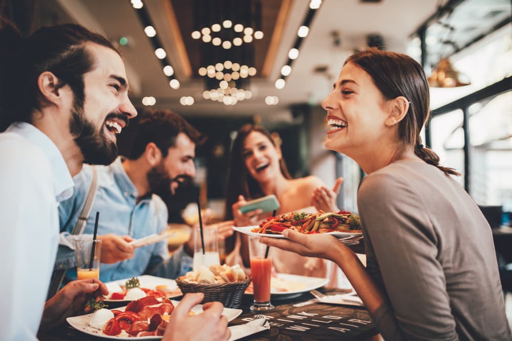 Estás con una personalidad fascinante, y eso te ayudará a granjearte buenos amigos y personas que realmente valen la pena, sin embargo, como todo en la vida existen peligros, y es que tu susceptibilidad haga que te dejes llevar por algún comentario. 
<br>