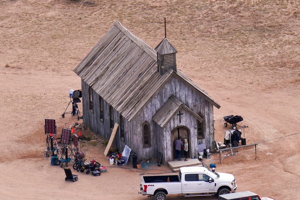 Nuevo indicio podría explicar de dónde salió la bala con la que Alec Baldwin mató a la directora de fotografía de 'Rust' 