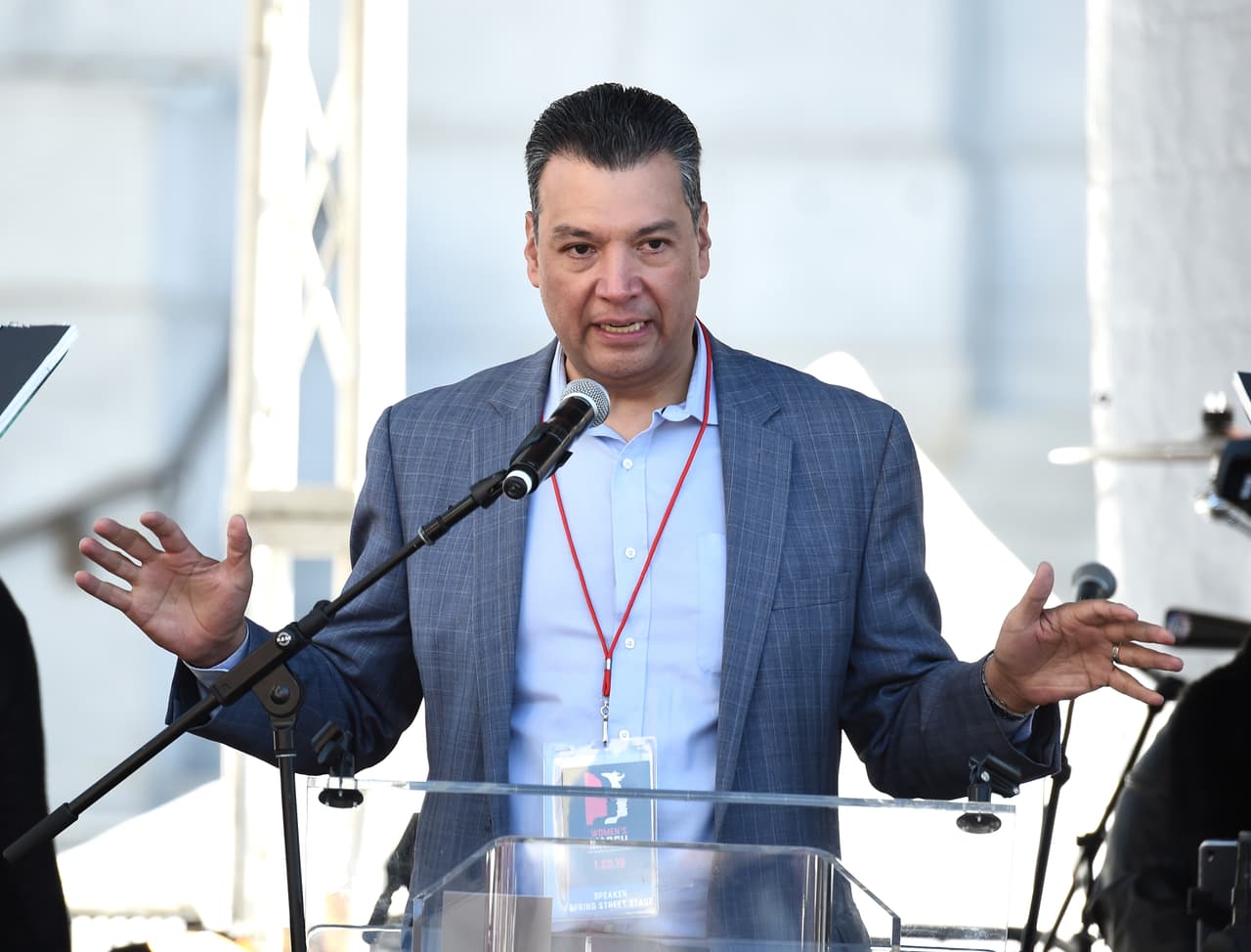 El secretario de estado de California pide al Congreso ampliar votación por correo ante el coronavirus