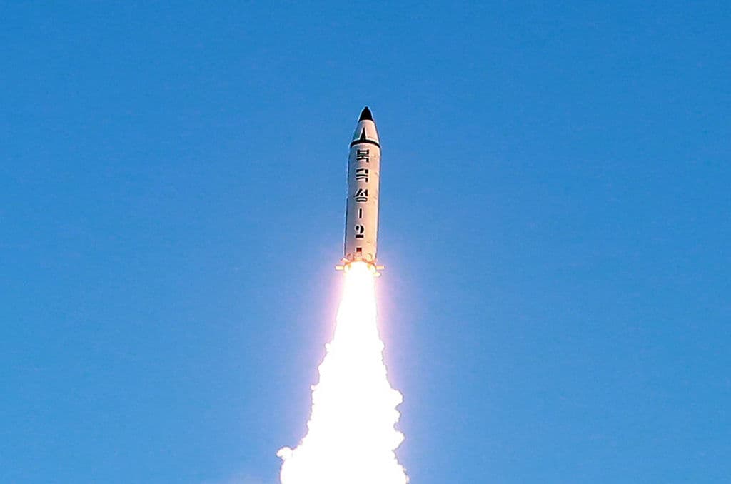 Qué hace tan peligroso al nuevo misil lanzado por Corea del Norte