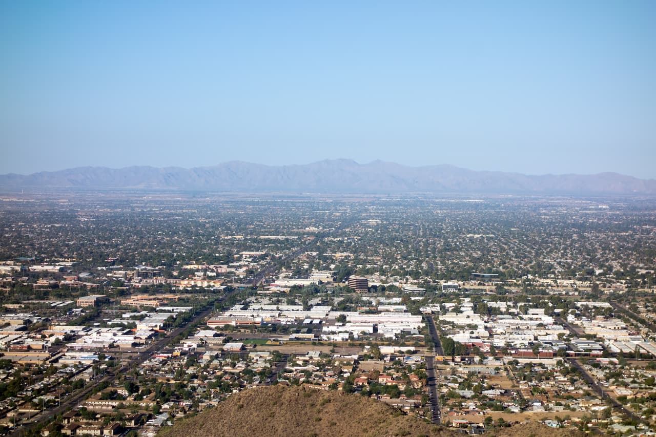 <b>Puesto 16. Peoria, Arizona</b>.
<br>
<br>Valor promedio de la vivienda en febrero de 2020: 307,816 dólares.
<br>
<br>Valor promedio de la vivienda en enero de 2021: 356,107 dólares. 
<br>
<br>Cambio bruto durante la pandemia: + 48,291 dólares.
<br>
<br>Porcentaje de cambio: 15.69%.
<br>