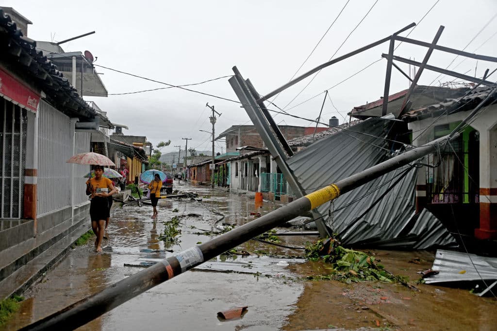 John vuelva a tocar tierra en México como tormenta tropical, luego de dejar una ola de devastación en zonas de la costa del Pacífico 