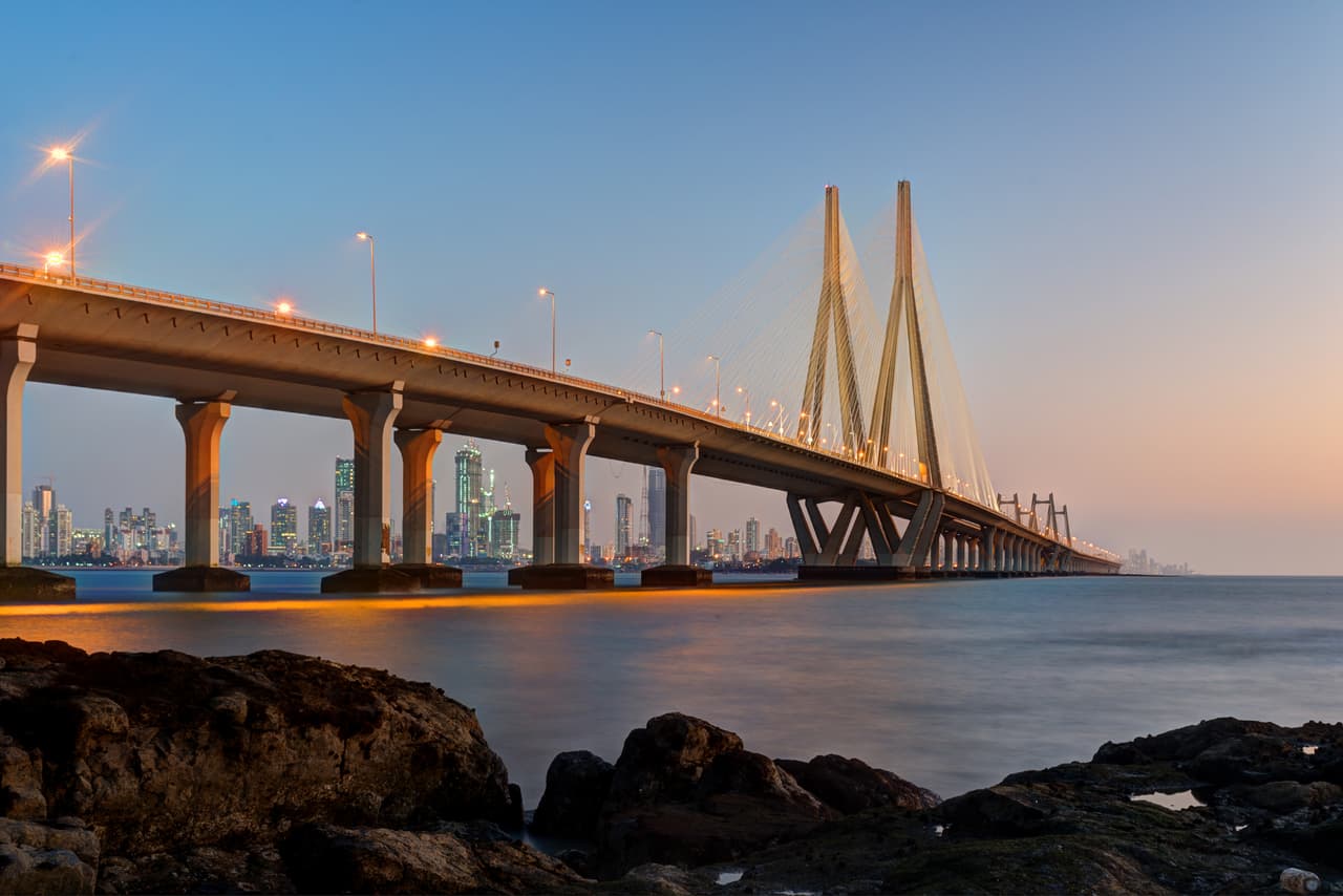 <b>Puesto 8. Bombay (empate)</b>
<br>
<br>El más rico de esta megaciudad de India es también la décima persona más adinerada del mundo. Es presidente del conglomerado Reliance Industries y en el último año duplicó su patrimonio neto. Su fortuna ahora representa alrededor de un tercio de la riqueza total de los multimillonarios de Bombay.