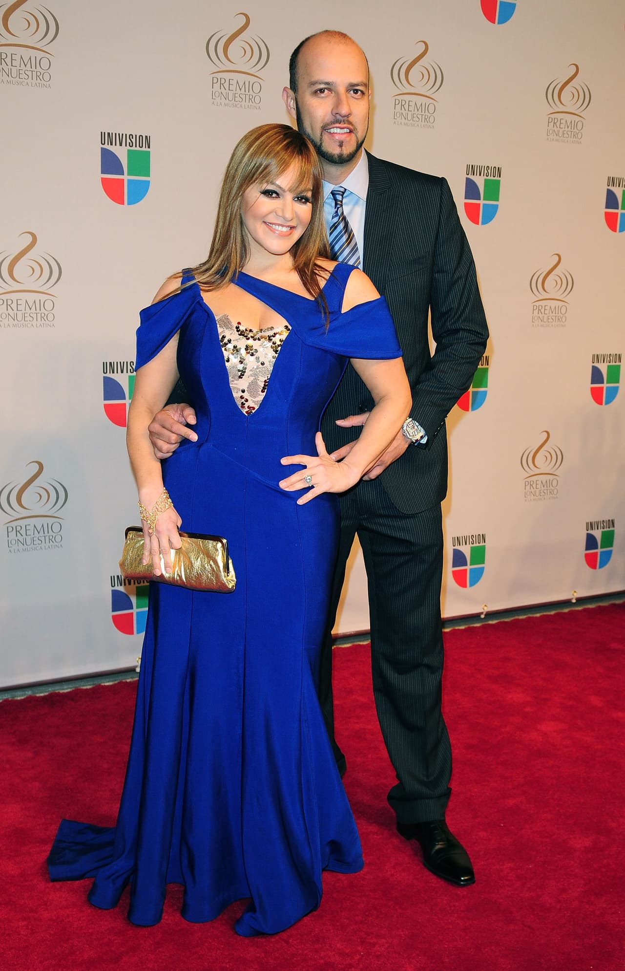 En 2010, la cantante mexicana se comprometió con el pelotero Esteban Loaiza