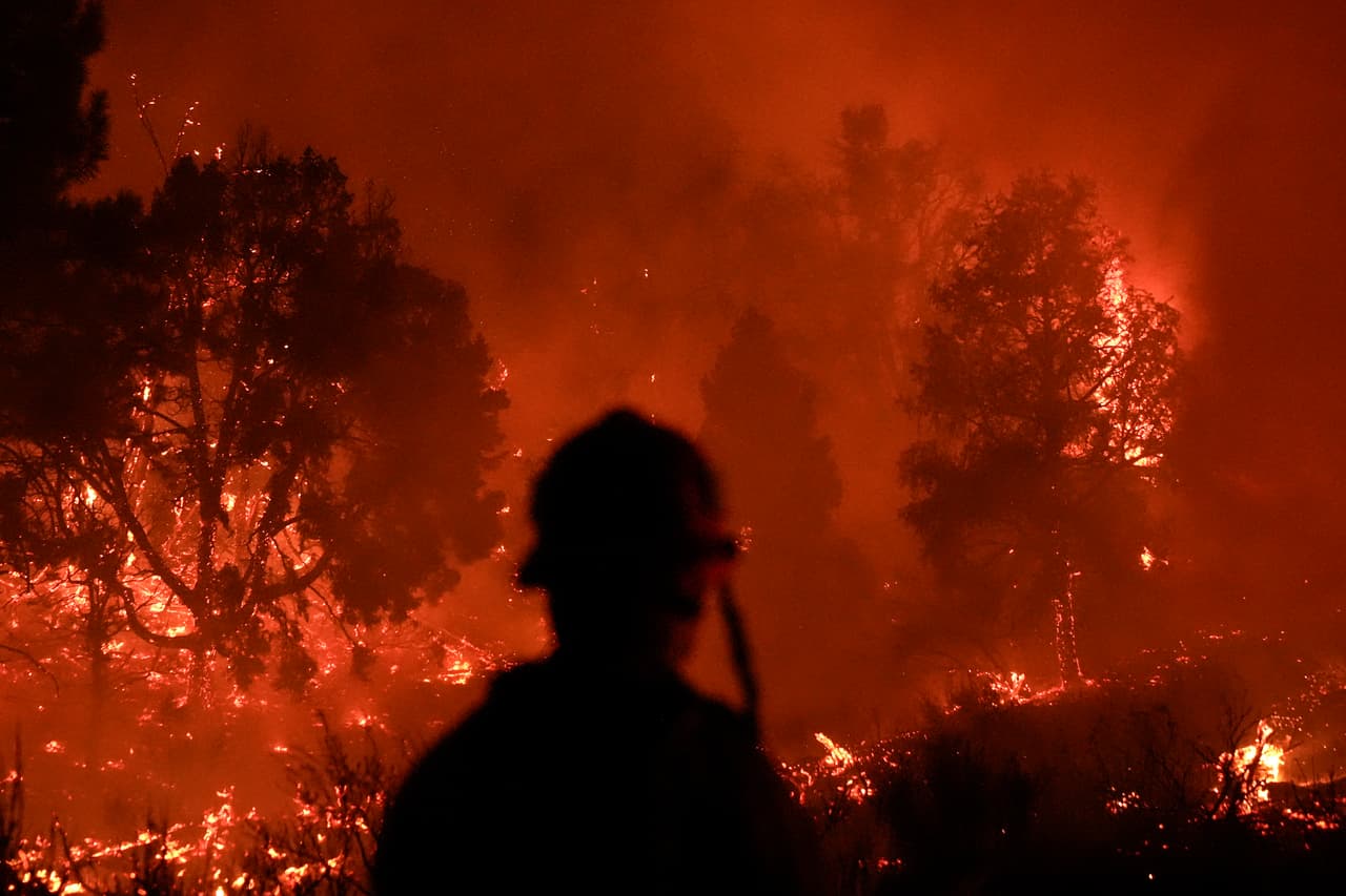 Hasta el miércoles por la tarde, el incendio había quemado 49,008 acres y no estaba contenido en un 0%.