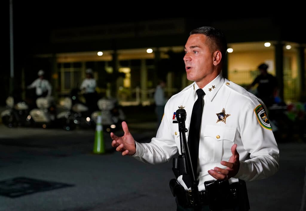 El sheriff de Florida Chad Chronister retira su candidatura a la dirección de la DEA tras ser nominado por Trump 
