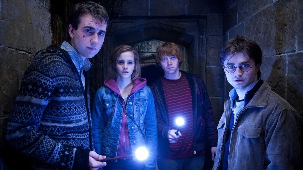 <b>Para conocer otros datos curiosos de Harry Potter,</b> 
<b>no te pierdas el video de arriba</b>. ¿Sabías que una película tiene un tributo a México?