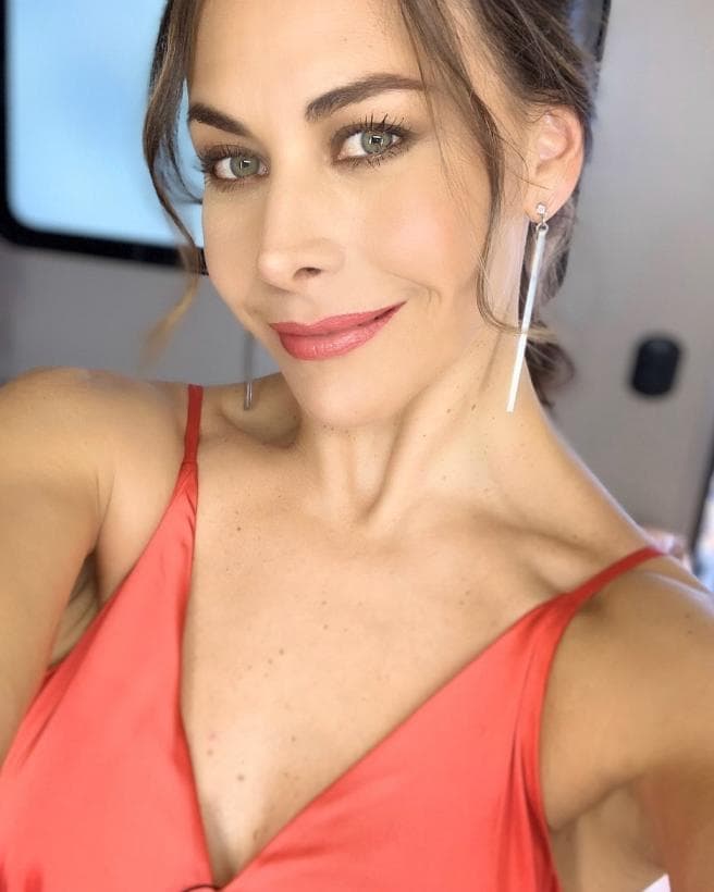 <b>Vanessa Guzmán </b>
<br>
<a href="https://www.univision.com/famosos/vanessa-guzman-hijo-abuela-papa-fotos">La actriz mexicana</a> comenzó su carrera como reina de belleza en 1995, después de eso apareció en telenovelas como 
<i>Carita de ángel, Amor mío</i> y 
<i>Atrévete a Soñar</i>.