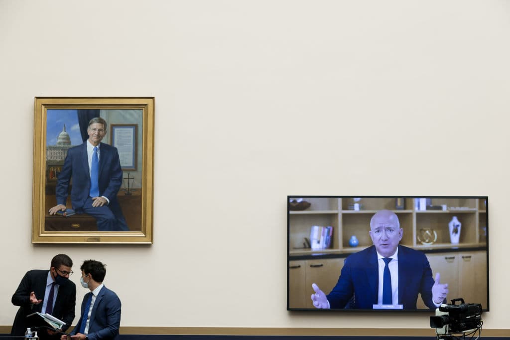 En la imagen, una 
<b>aparición en el Congreso </b>de julio de 2020 para testificar junto a otros líderes de las tecnológicas.
<br>