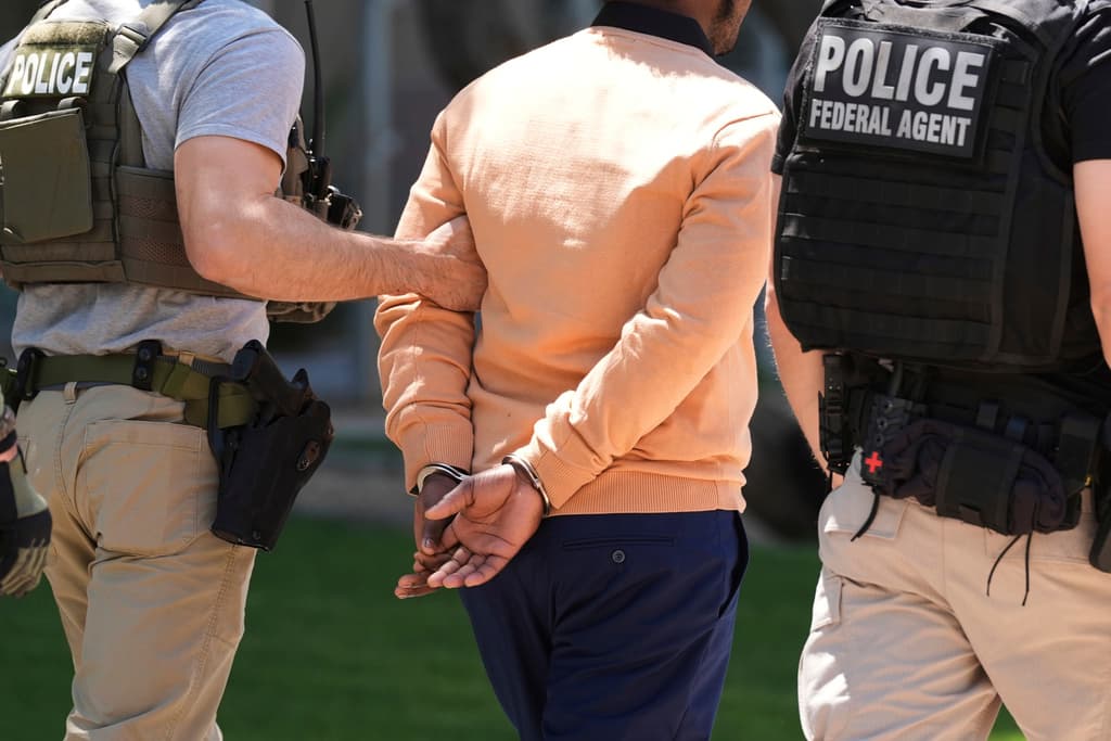 “Eres libre de irte”, pero fue detenido minutos después; hispano es arrestado afuera de corte de inmigración