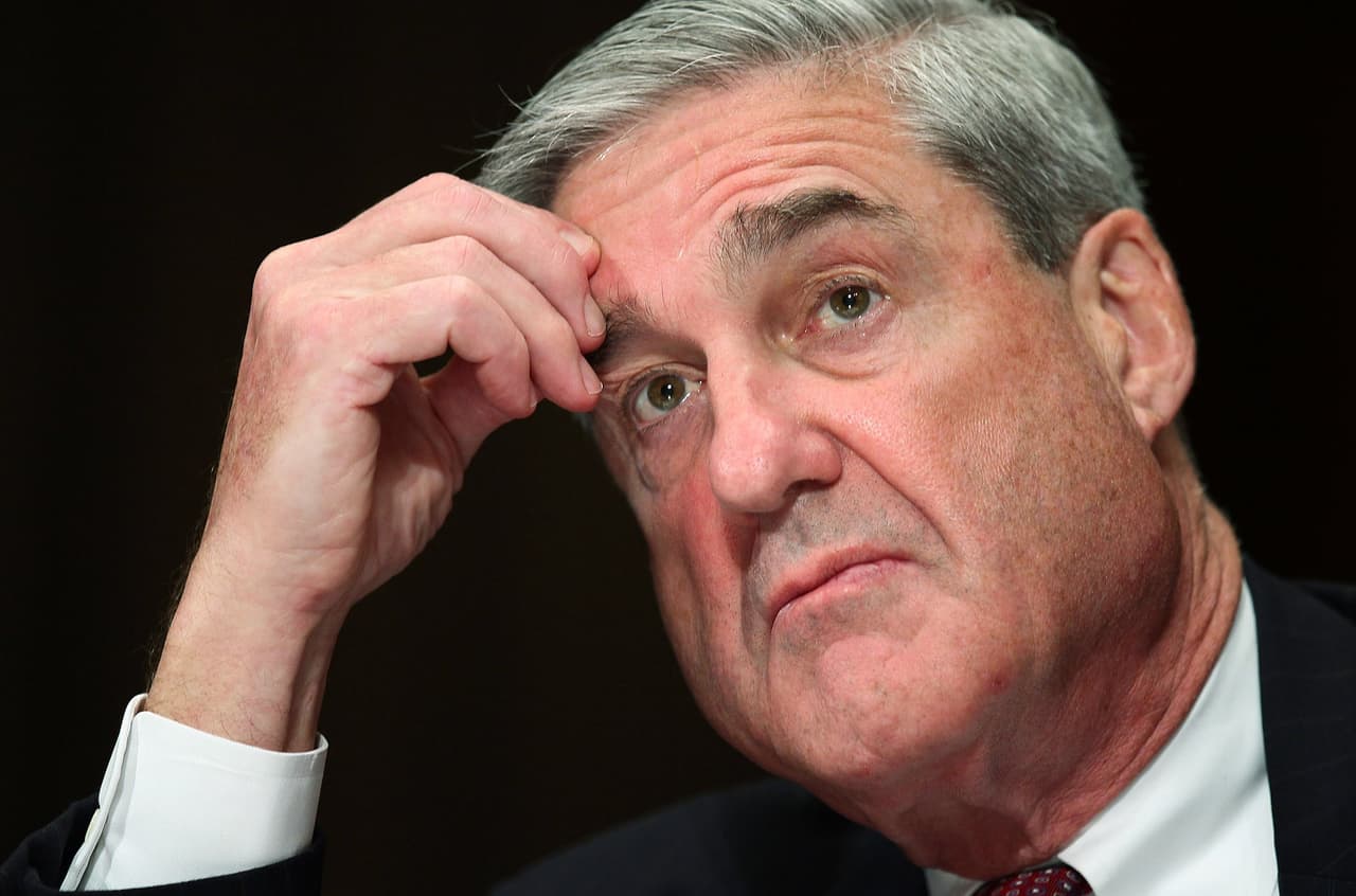 <b>Robert Mueller. </b>Fue finalista en la lista de Persona del Año de TIME en 2017. El fiscal especial ha continuado investigando la injerencia de Rusia en las elecciones presidenciales de 2016 en EEUU y a 
<a href="https://www.univision.com/noticias/politica/el-individuo-1-por-primera-vez-trump-es-el-centro-de-la-investigacion-del-rusiagate">las figuras involucradas en la campaña presidencial de Donald Trump</a>. La indagaciones del exdirector del FBI han generado 191 cargos criminales contra 32 personas y tres compañías.
