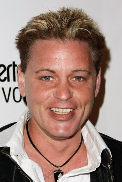 El 10 de marzo de 2010, Corey murió a los 38 años debido a una neumonía mezclada con una sobredosis de medicamentos como Vicodin y Valium.