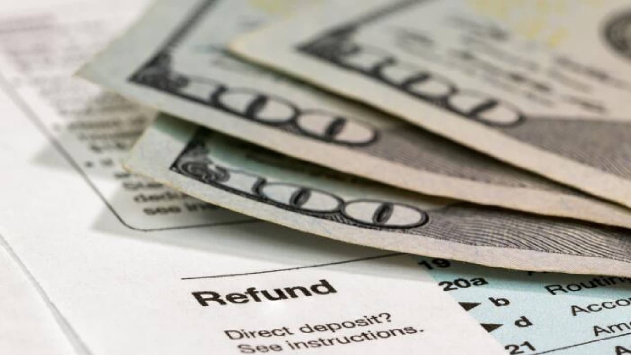 <b>¿Quiénes son elegibles?</b>
<br>Son elegibles los residentes de Arizona que cumplan con los siguientes requisitos:
<br>- Haber presentado una declaración de impuestos sobre la renta personal para el año fiscal 2021.
<br>- Haber reclamado al menos un crédito fiscal para dependientes en la declaración del año fiscal 2021.