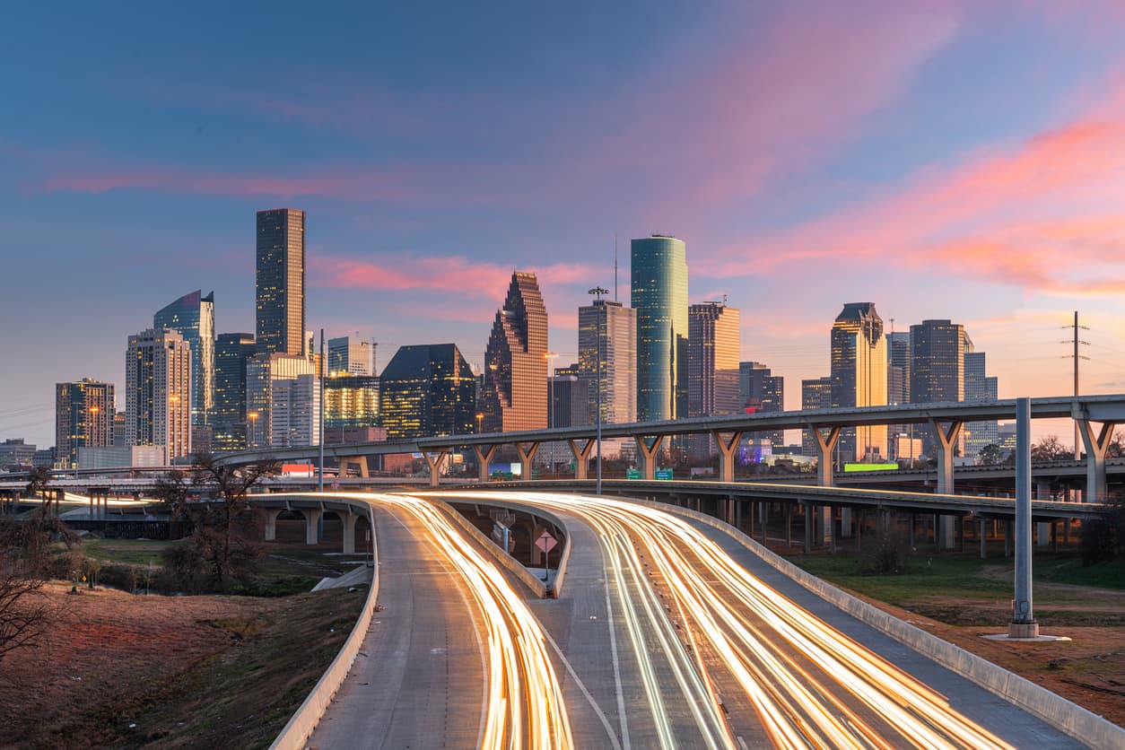 <h3 class="cms-H3-H3">7.- Houston-The Woodlands-Sugar Land, Texas</h3>
<br> 
<br>🛒Puntaje total: 64.71
<br>🛒 Cambio en IPC del último mes vs 2 meses antes: 0.10% 
<br>🛒 Cambio en IPC del último mes vs hace 1 año: 9.50%
