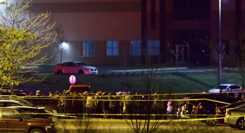 <b><a href="https://www.univision.com/noticias/tiroteos/multiples-heridos-tiroteo-fedex-indianapolis">5. Tiroteo en instalaciones de FedEx en Indianapolis.</a></b>
<br>Al menos ocho personas murieron en un tiroteo desatado la noche del 15 de abril en un almacén de la empresa FedEx, cerca del aeropuerto internacional de Indianapolis.