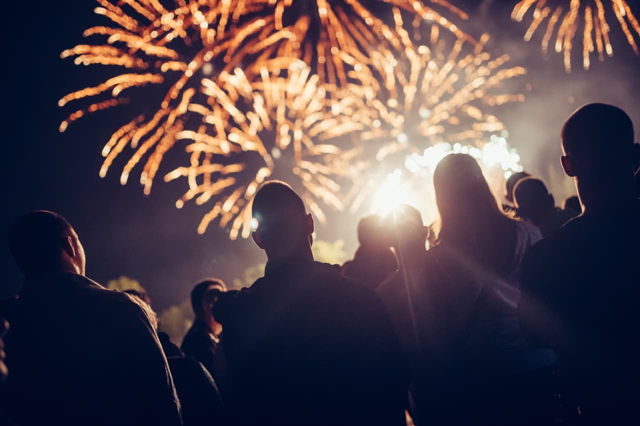 <b>Peoria's All-American Festival</b>
<br>El Festival All-American de Peoria se realizará el jueves 4 de julio en el estadio del Peoria Sports Complex, en donde se ofrecerá una variedad de entretenimiento gratuito para toda la familia, y lo mejor, un espectáculo de fuegos artificiales. Main Stadium en Peoria Sports Complex, sobre 16101 N. 83rd Ave., de 6:00 a 9:00 p.m.