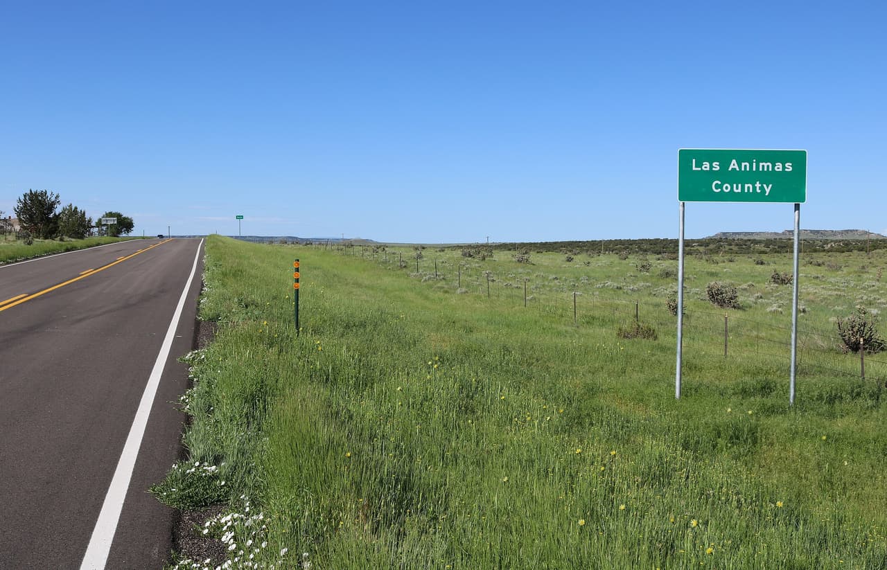 <b>En Colorado | el lugar más pobre es Las Ánimas</b>
<br>
<br>🔘 
<b>Ingreso medio de Las Ánimas:</b> $23,456
<br>🔘 
<b>Ingreso medio de Colorado: </b>$72,331
<br>🔘 
<b>Adultos con educación universitaria: </b>12.3%
<br>🔘 
<b>Población que vive en la pobreza:</b> 41%
<br>🔘 
<b>Valor promedio de la propiedad: </b>$52,600