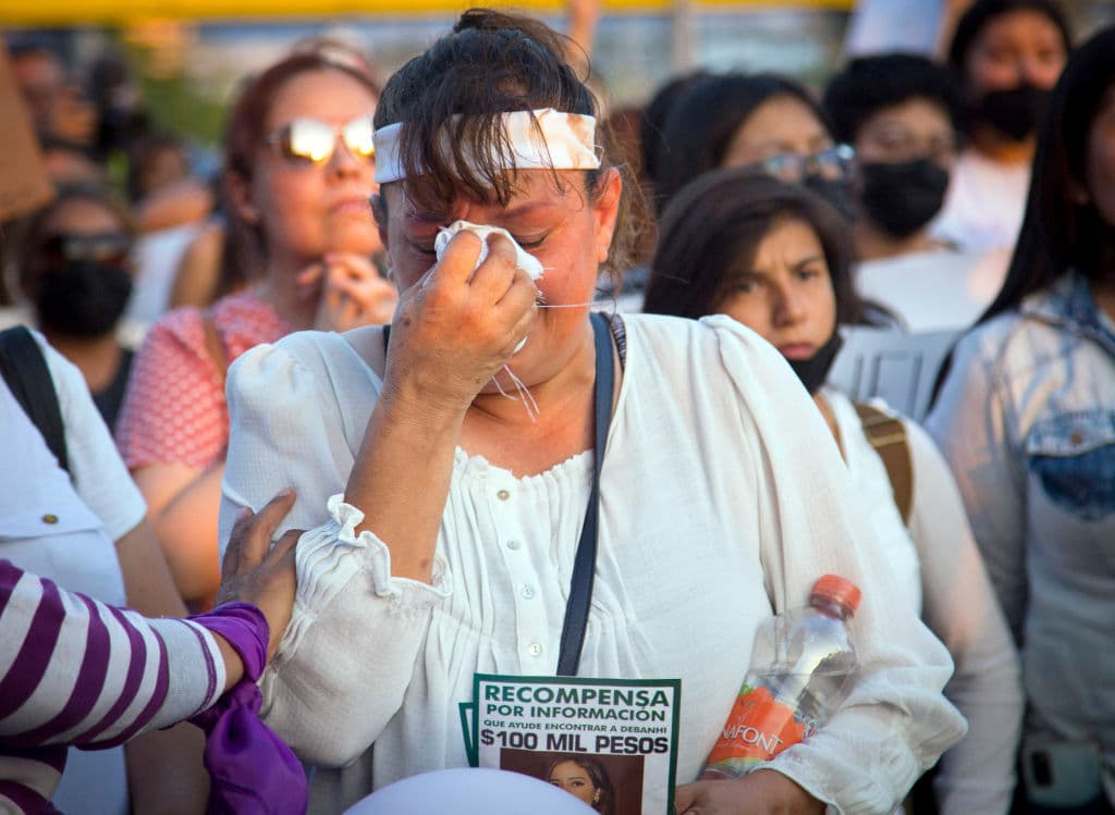“Estamos hartos de esta inseguridad, estamos hartos de que le pase esto a nuestras niñas”, denunció a la prensa Mario Escobar, el padre de Debanhi.