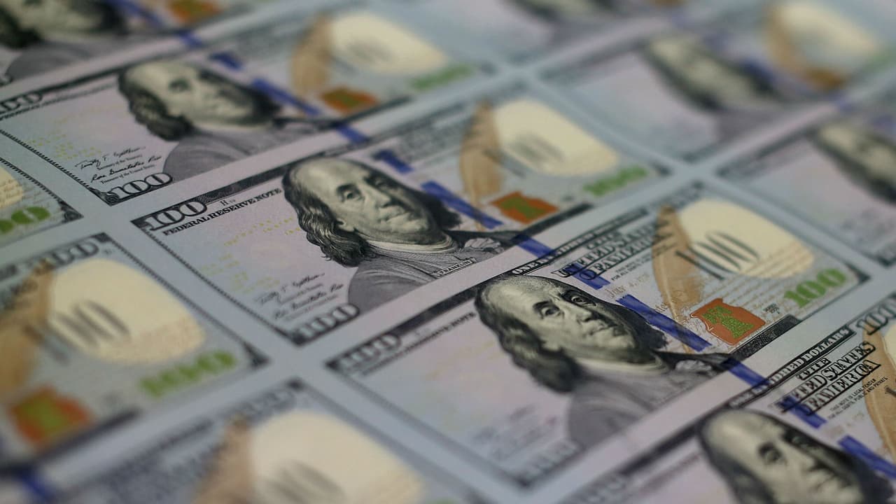 <b>En video: ¿Estás esperando el crédito tributario por hijos? Te contamos qué hacer para no ser víctima de estafas</b>
<br>
<br>Millones de personas en Estados Unidos están esperando la llegada del dinero del crédito tributario por hijos, pero el Servicio de Rentas Internas (IRS) está reportando el riesgo de numerosas estafas asociadas con este pago. El experto financiero Carlos Guamán explica cómo evitar caer en estos engaños.