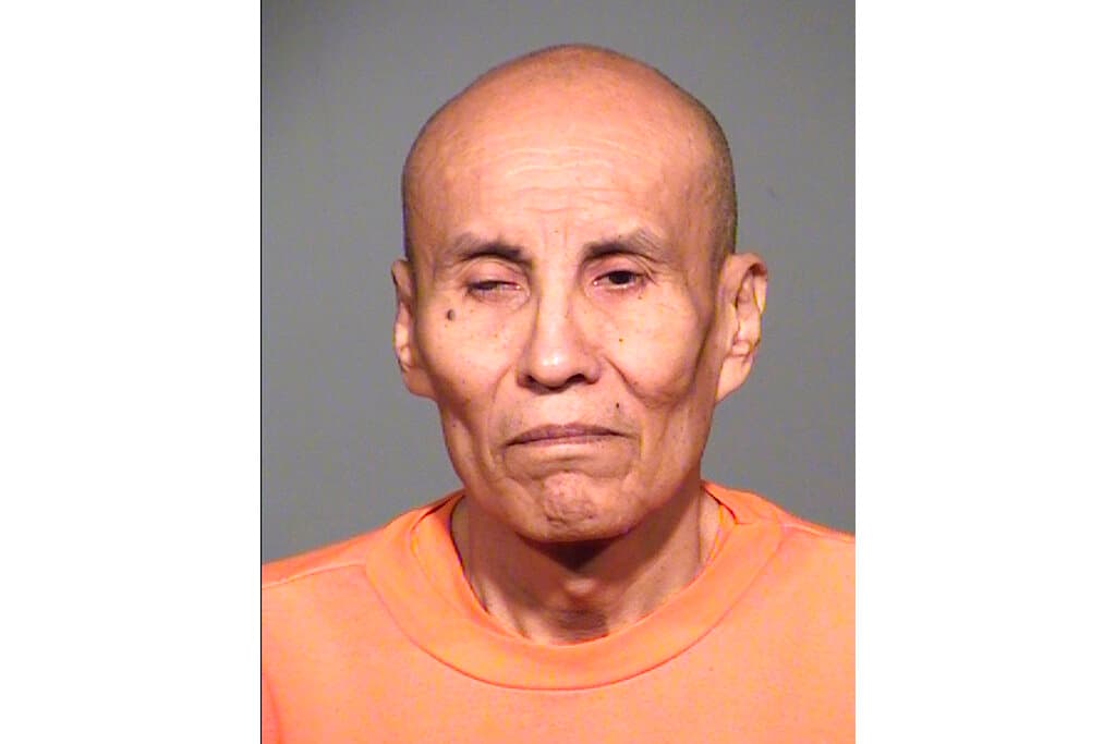<h2 class="cms-H2-H2">Clarence Dixon</h2>
<br>
<b>Fecha de ejecución:</b> 11 mayo 2022
<br>
<b>Lugar de ejecución: </b>Arizona
<br>
<br>Fue ejecutado en la prisión de Florence, en Arizona, cumpliendo la condena por el 
<a href="https://www.univision.com/local/arizona-ktvw/clarence-dixon-ejecutado-arizona" target="_blank">asesinato de la estudiante Deana Bowdoin</a> en 1978. La joven fue violada, estrangulada y apuñalada, pero no fue hasta 20 años después cuando, a través de una prueba de ADN, lo identificaron como el agresior.
<br>
<br>Ciego y de 66 años, como parte de sus últimas palabras, aseguró que era inocente.
<br>