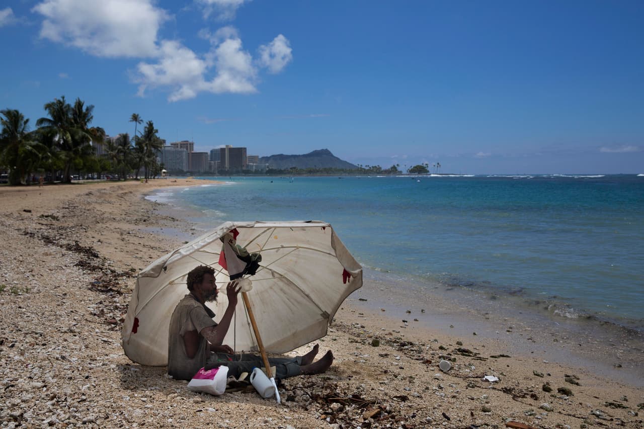 <b>Hawai</b>: El porcentaje de personas sin refugio es 53.2%. Es decir 3,475 viven en las calles de unos 6,530 individuos desamparados en el estado.