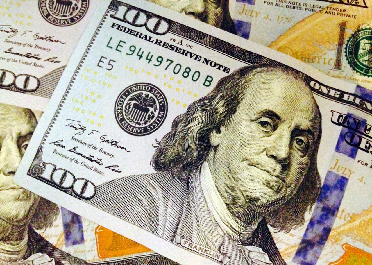 El billete de un dólar no es el más impreso por la Reserva Federal de Estados Unidos. De acuerdo con reportes del ente oficial, para 2017 se imprimieron más billetes de 100 dólares que de 1 dólar.
<br>