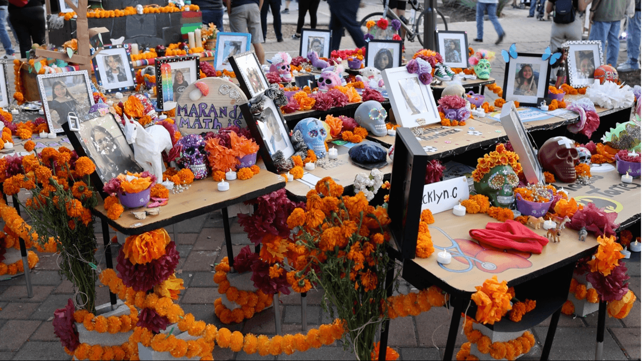 Distintas ciudades texanas se unen para recordar a las víctimas de la masacre en la Escuela Primaria Robb.
